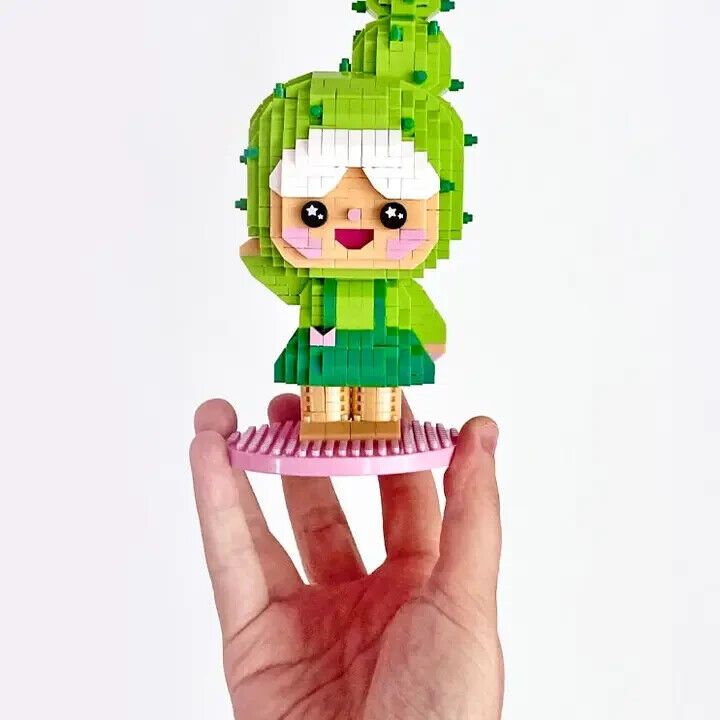 You Grow Girl Mini Bricks | Momiji Collectible | 897 Construction Blocks | Gift - Pixel Corner