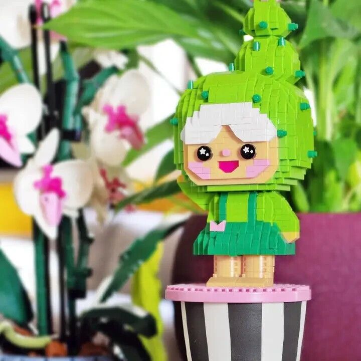 You Grow Girl Mini Bricks | Momiji Collectible | 897 Construction Blocks | Gift - Pixel Corner