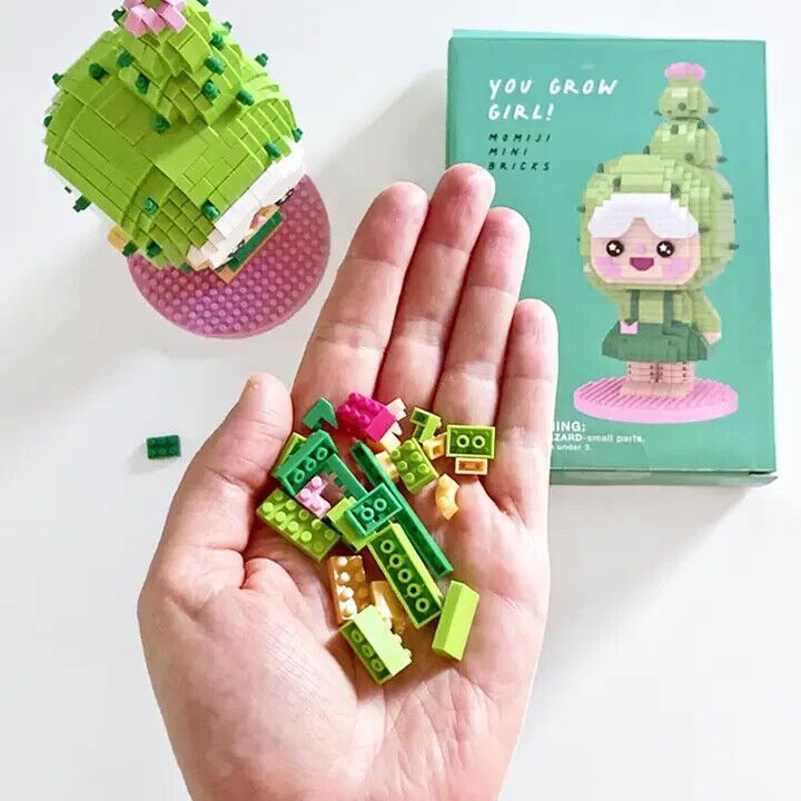 You Grow Girl Mini Bricks | Momiji Collectible | 897 Construction Blocks | Gift - Pixel Corner